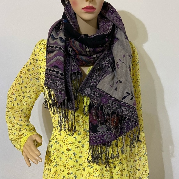 VINTAGE SCARF/WRAP - Picture 7 of 9